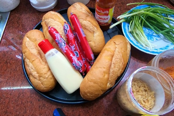 nguyên liệu làm nước sốt bánh mì muối ớt
