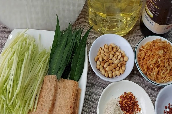 Nguyên liệu tươi ngon cho món bánh tráng trộn chay