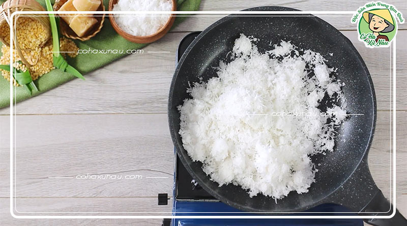 Nhân dừa nạo làm bánh ít lá gai thơm ngon