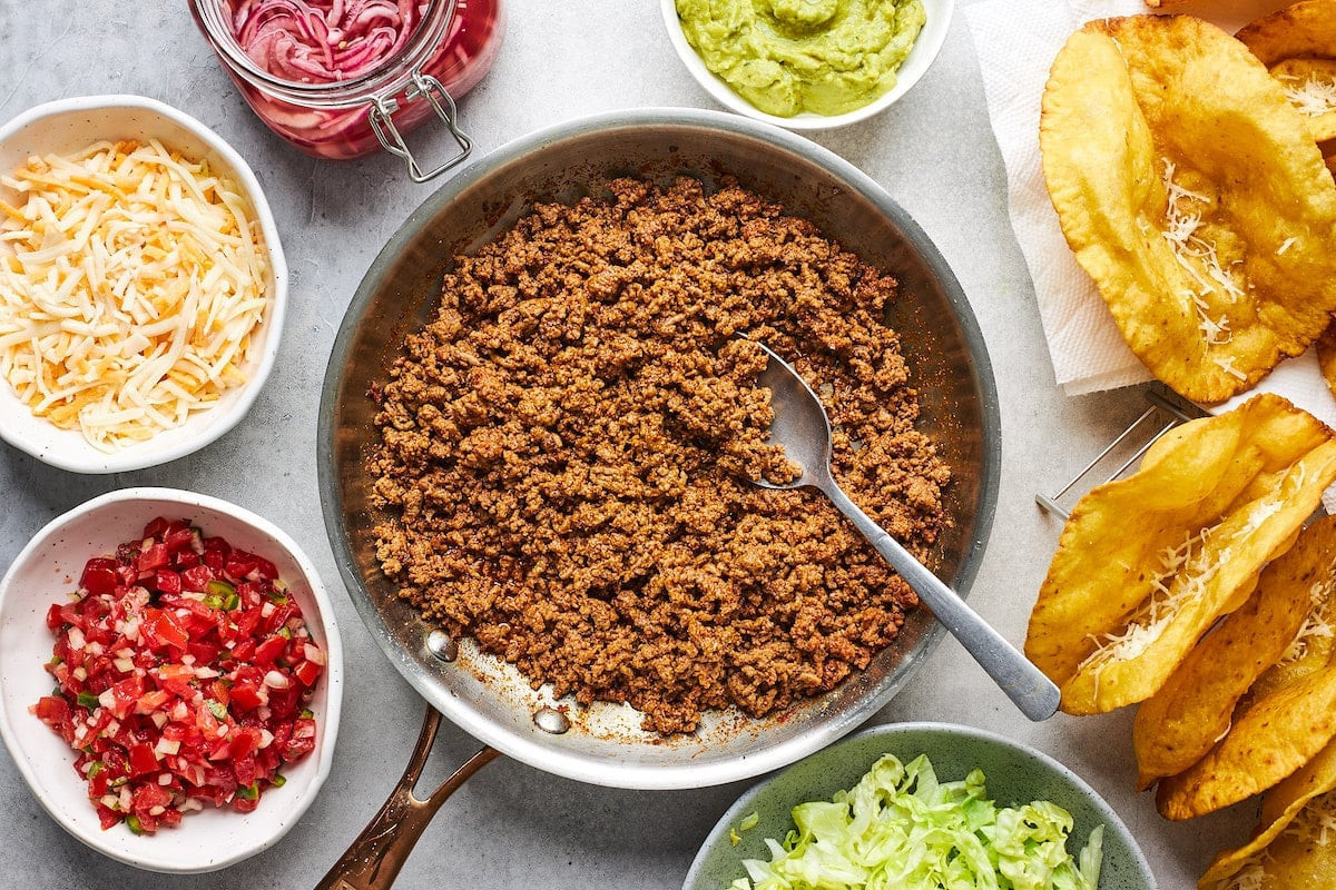 Nhân thịt băm đậm đà cho món bánh tacos truyền thống