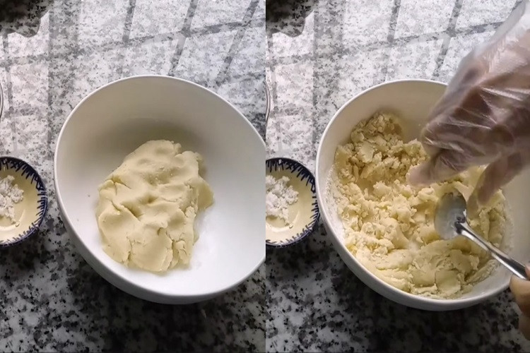 Nhào bột vỏ bánh pía mịn màng