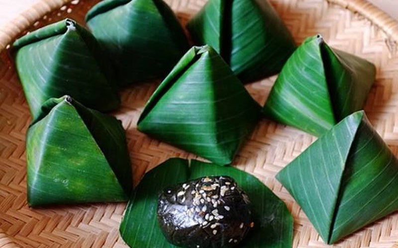 Nhiều chiếc bánh gai xếp cạnh nhau, thể hiện sự đa dạng của đặc sản vùng miền