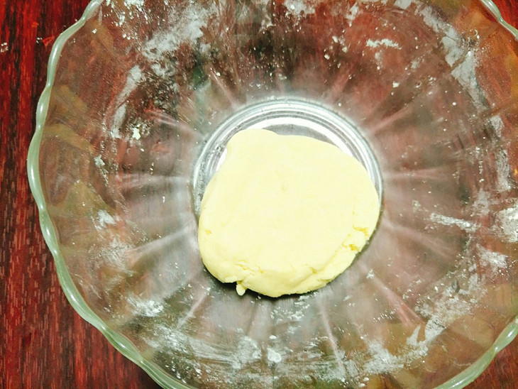 Nhồi bột làm bánh cà Nghệ An