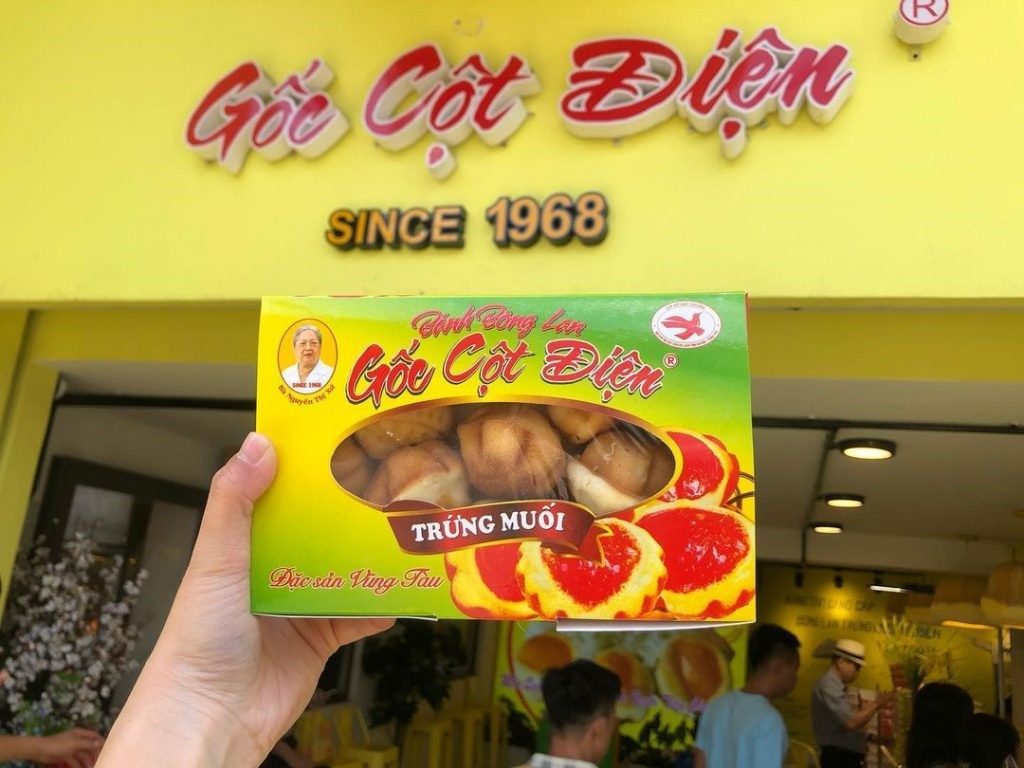 Những chiếc bánh bông lan trứng muối nhỏ xinh, vàng ươm chuẩn vị Gốc Cột Điện Vũng Tàu