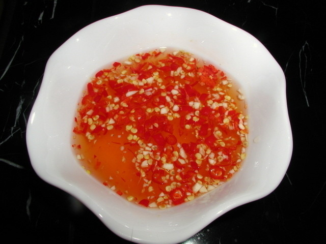 Nước mắm ăn bánh hỏi cơ bản với tỏi ớt nổi bật