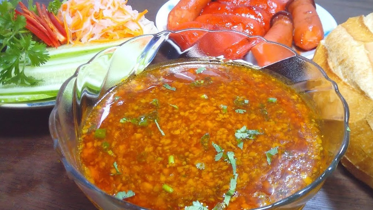 Nước sốt bánh mì chả cá đậm đà, chuẩn vị