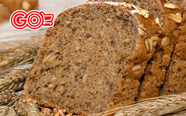 Ổ bánh mì nguyên cám cắt lát giàu chất xơ