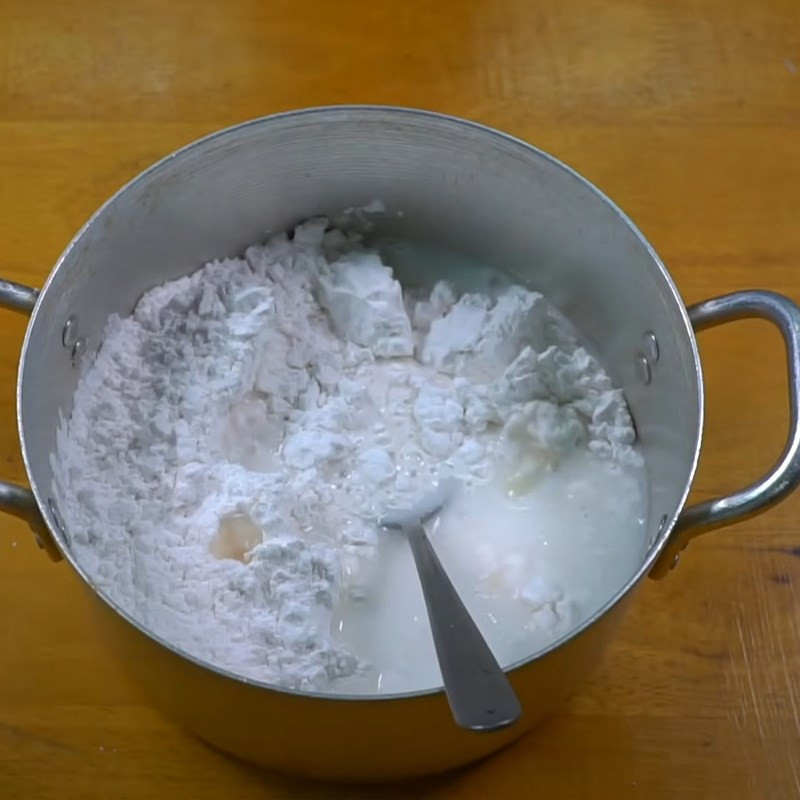 Pha bột làm bánh bột lọc