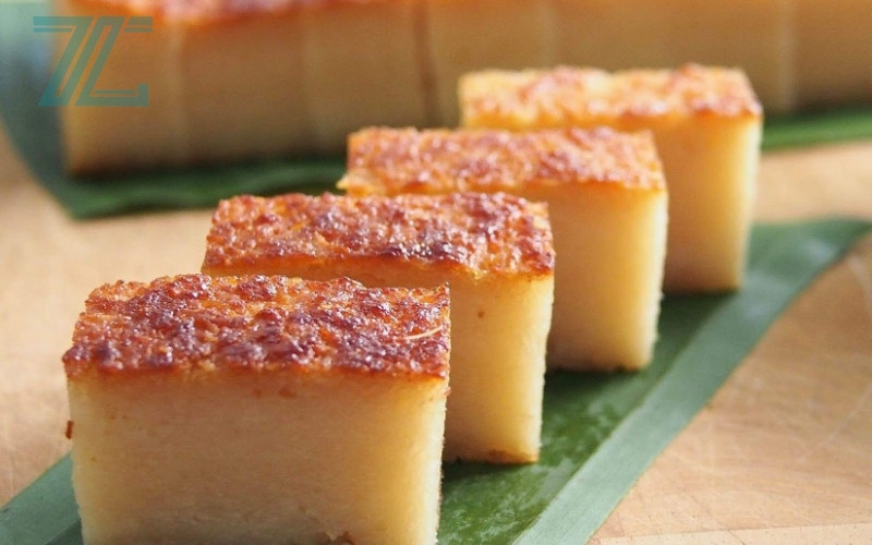 Phụ nữ mang thai thưởng thức bánh khoai mì nướng một cách có ý thức.