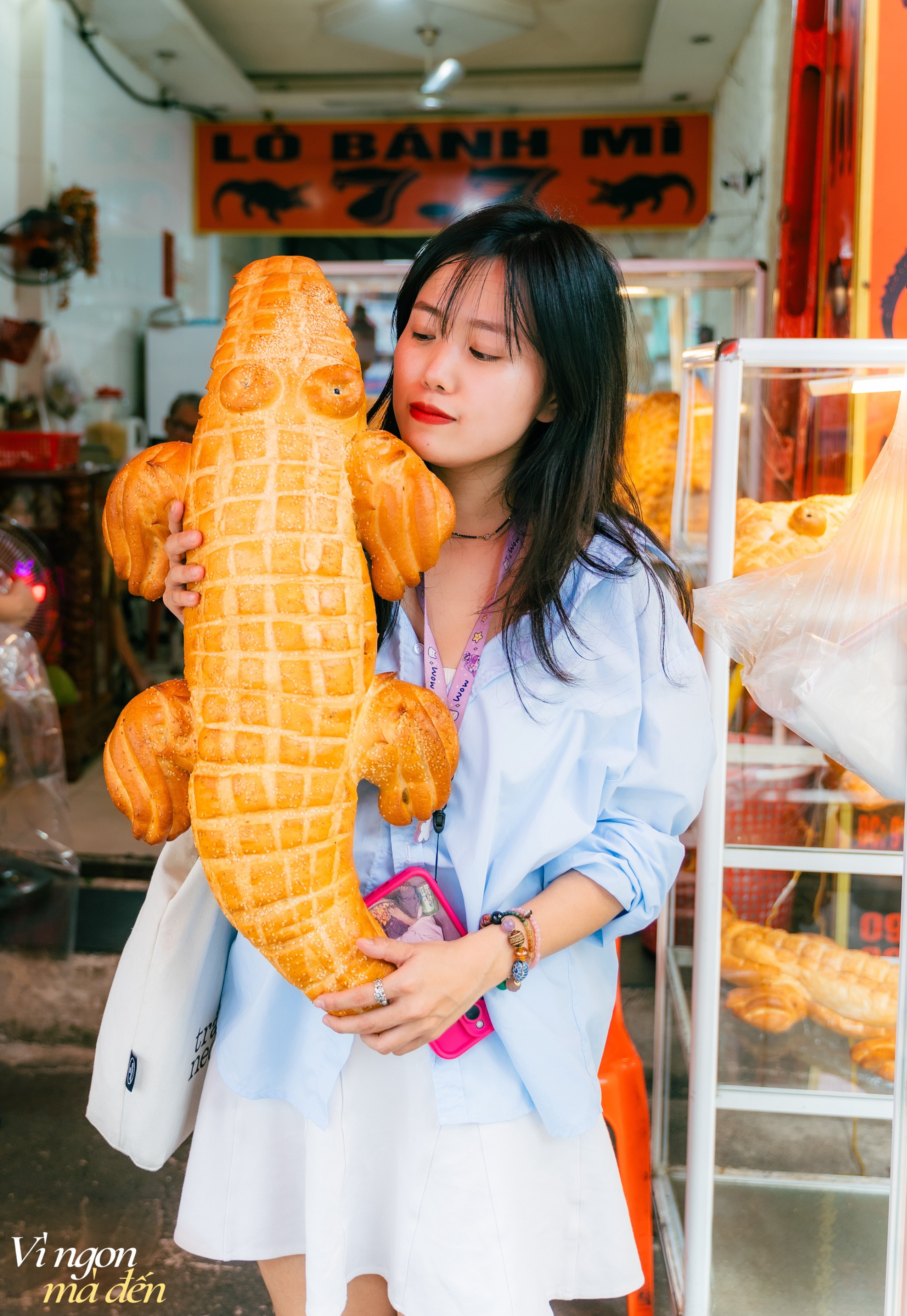 Quy trình nướng những chiếc bánh mì tạo hình khổng lồ