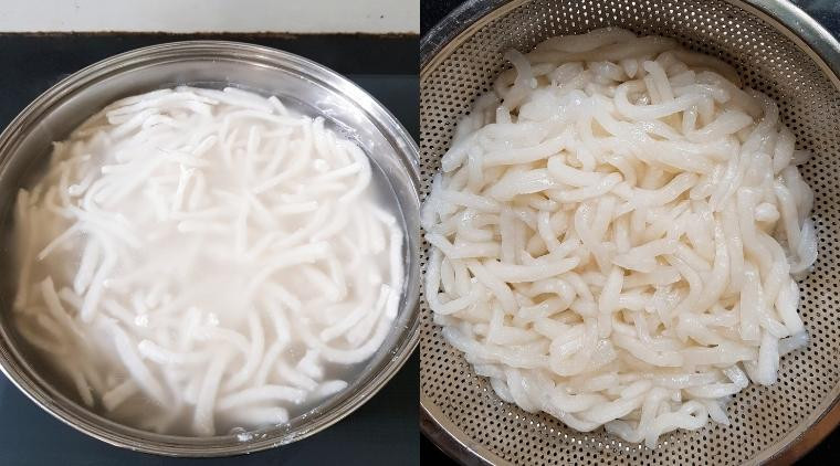Sợi bánh canh bột gạo xắt được chần trong nước sôi cho đến khi chuyển màu trong