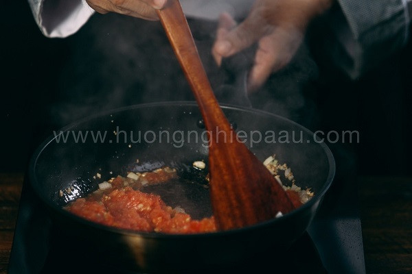 Sốt cà chua sánh mịn cho bánh mì trứng ốp la