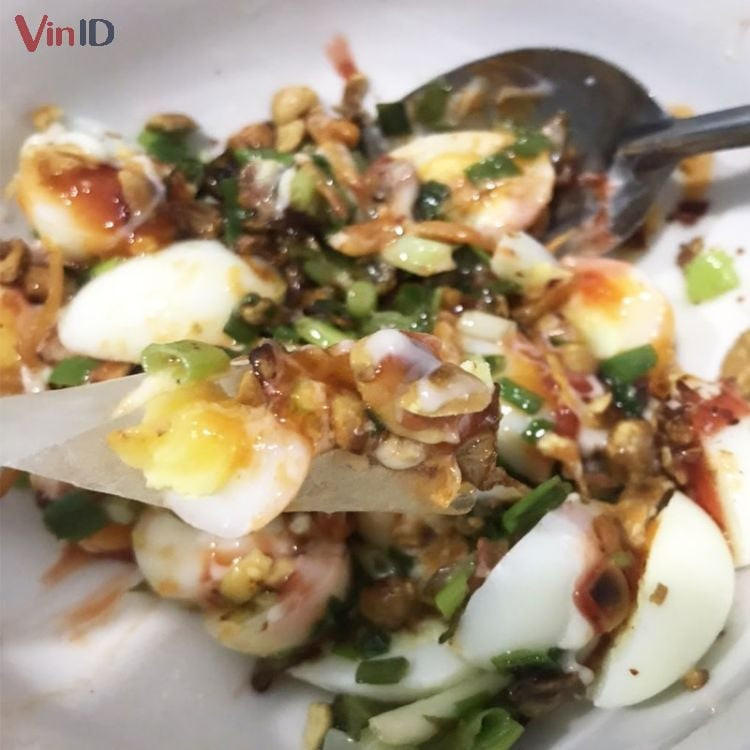 Sốt trứng cút béo ngậy, điểm nhấn cho món bánh tráng chấm