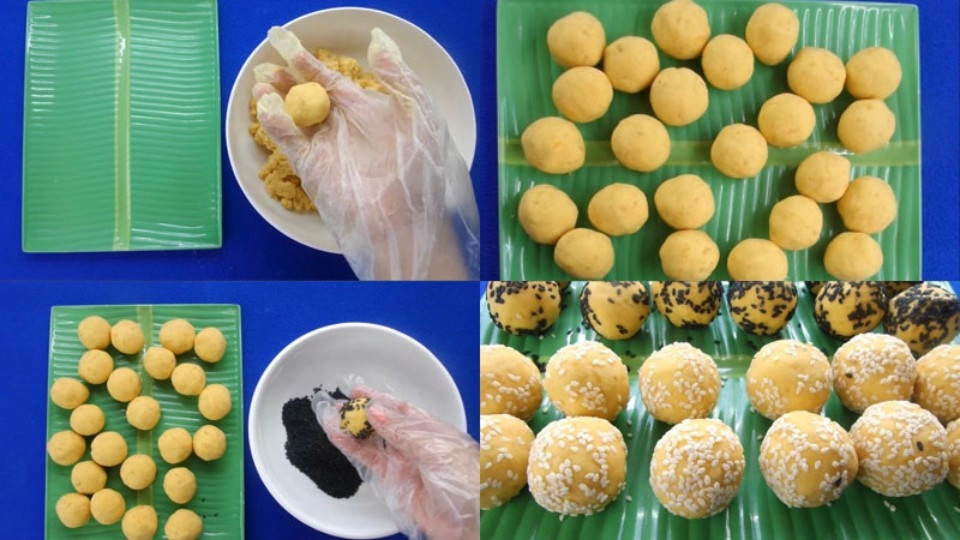 Tán nhuyễn khoai và trộn hỗn hợp bánh khoai lang