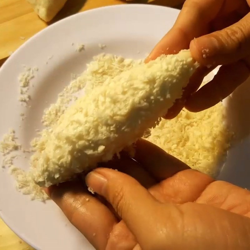 Tạo hình bánh su kem chiên và lăn qua bột chiên xù