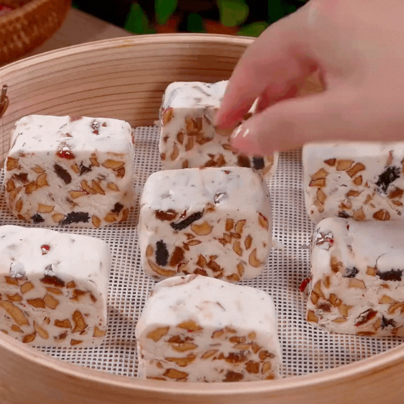 Tạo hình những chiếc bánh gừng táo đỏ đẹp mắt