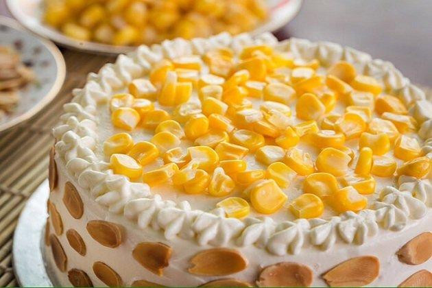 Thành phẩm bánh kem bắp Givral sau khi hoàn thành và trang trí