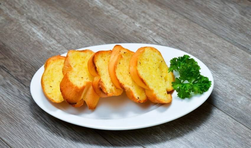 Thành phẩm bánh mì nướng bơ vàng giòn thơm ngon