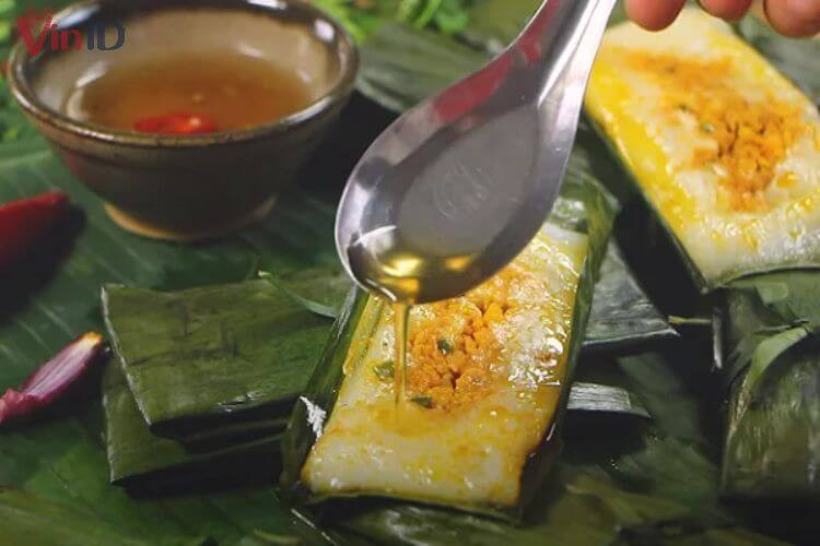 Thành phẩm bánh nậm Huế chay thơm ngon cùng nước chấm