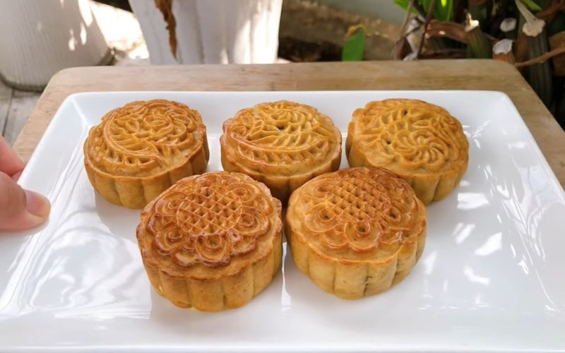 Thành phẩm bánh trung thu thập cẩm nướng bằng nồi chiên không dầu