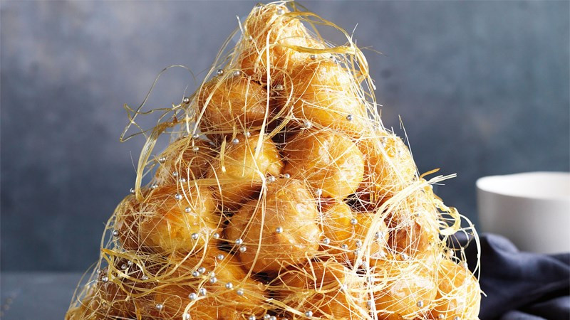 Tháp bánh Croquembouche