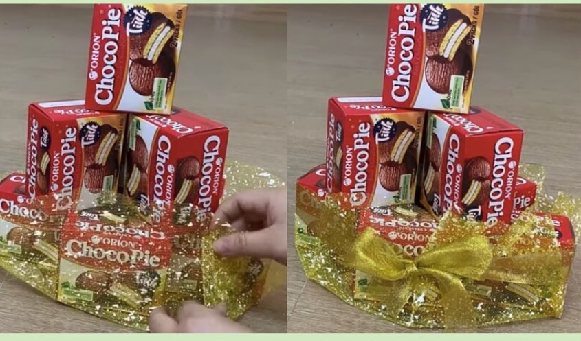 Tháp bánh được gói bằng vải kim tuyến và cố định bằng ruy băng