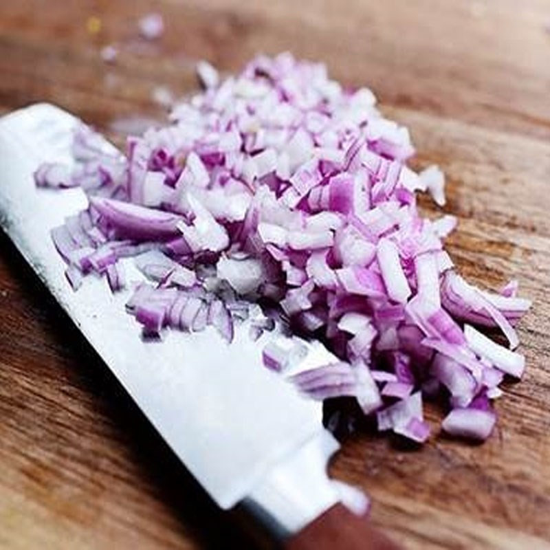 Thịt heo xay nhuyễn, nguyên liệu chính cho nhân bánh tẻ