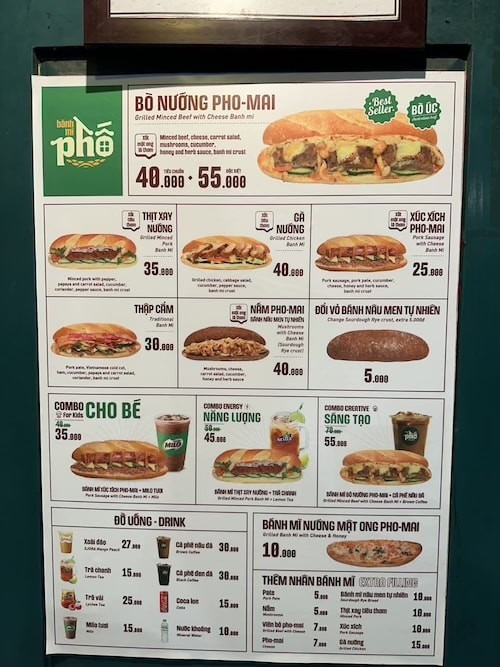 Thực đơn bánh mì Phố với các món đặc trưng như bò nướng phô mai, được nhiều người tìm kiếm ở Hà Nội.