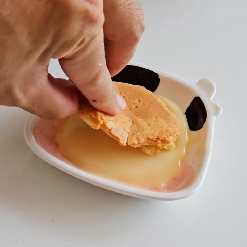 Thưởng thức bánh phô mai dẻo kèm sữa đặc béo ngậy