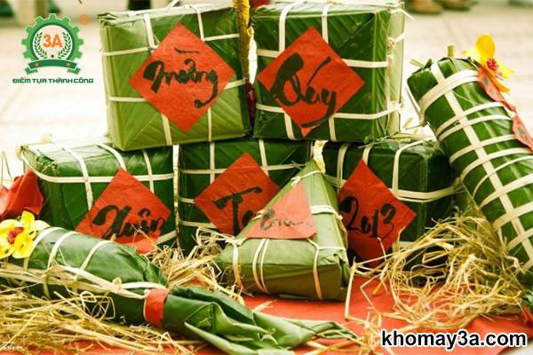 Thuyết minh về cách làm bánh chưng - Bánh chưng xanh sau khi luộc và ép