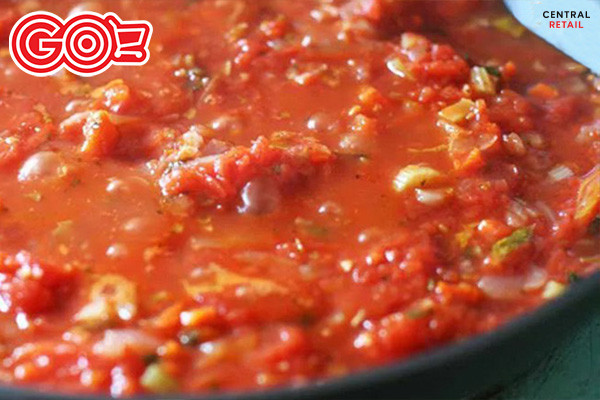 Tô nước sốt sánh mịn, thơm lừng sẵn sàng kết hợp với thịt nướng và bánh mì.