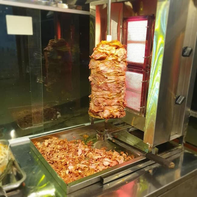 Xe bán bánh mì thịt nướng đảm bảo tiêu chuẩn an toàn vệ sinh