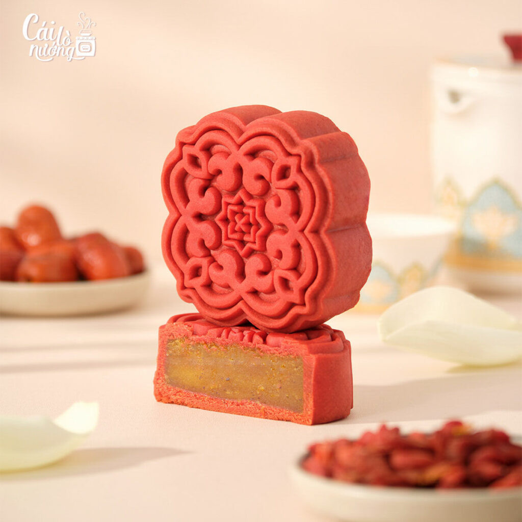 Ảnh bánh Trung thu đẹp màu đỏ rực rỡ nhân táo đỏ kỷ tử truyền thống