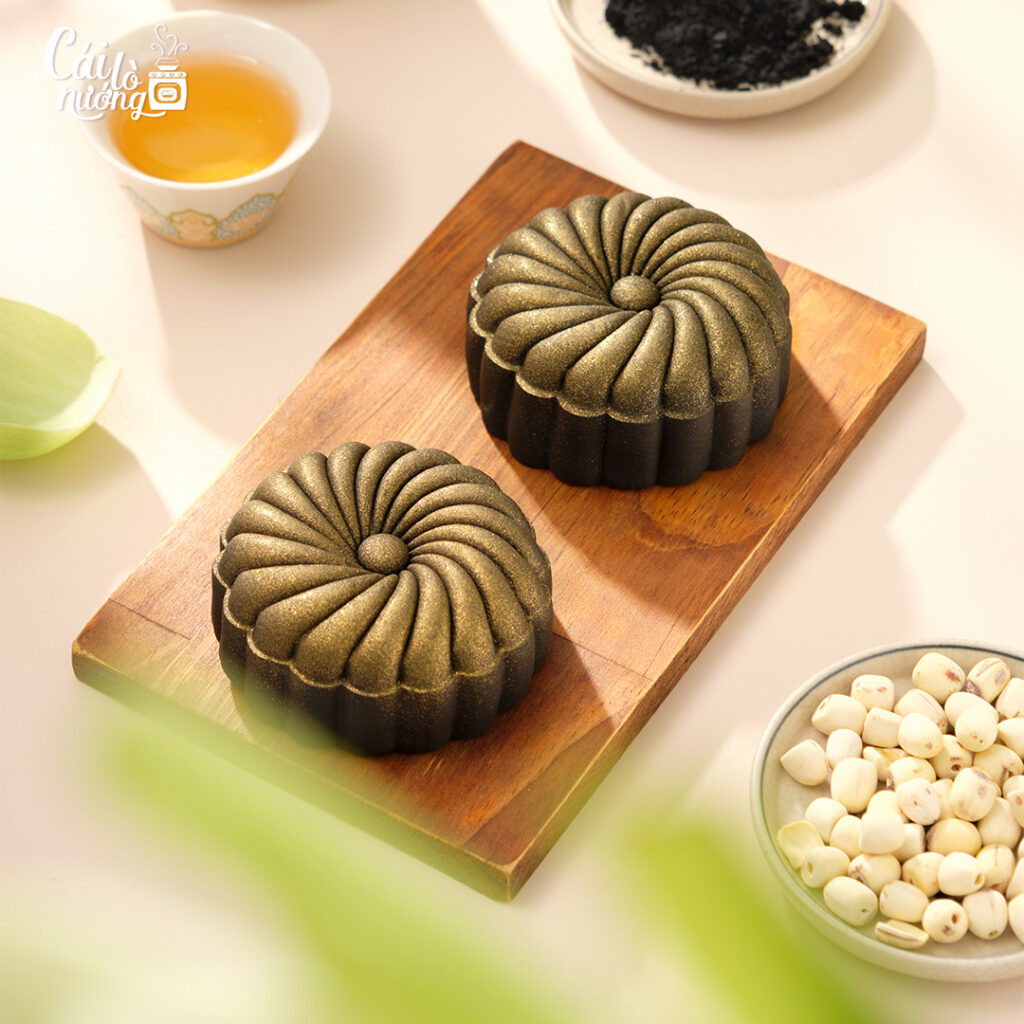 Ảnh bánh Trung thu đẹp tinh than tre hoàng kim với lớp nhũ vàng lấp lánh