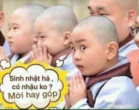 Ảnh chúc mừng sinh nhật hài hước với câu hỏi "có cỗ bàn gì không"