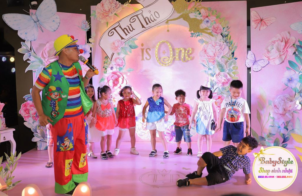 Ảnh chụp tiệc sinh nhật tự nhiên của bé yêu
