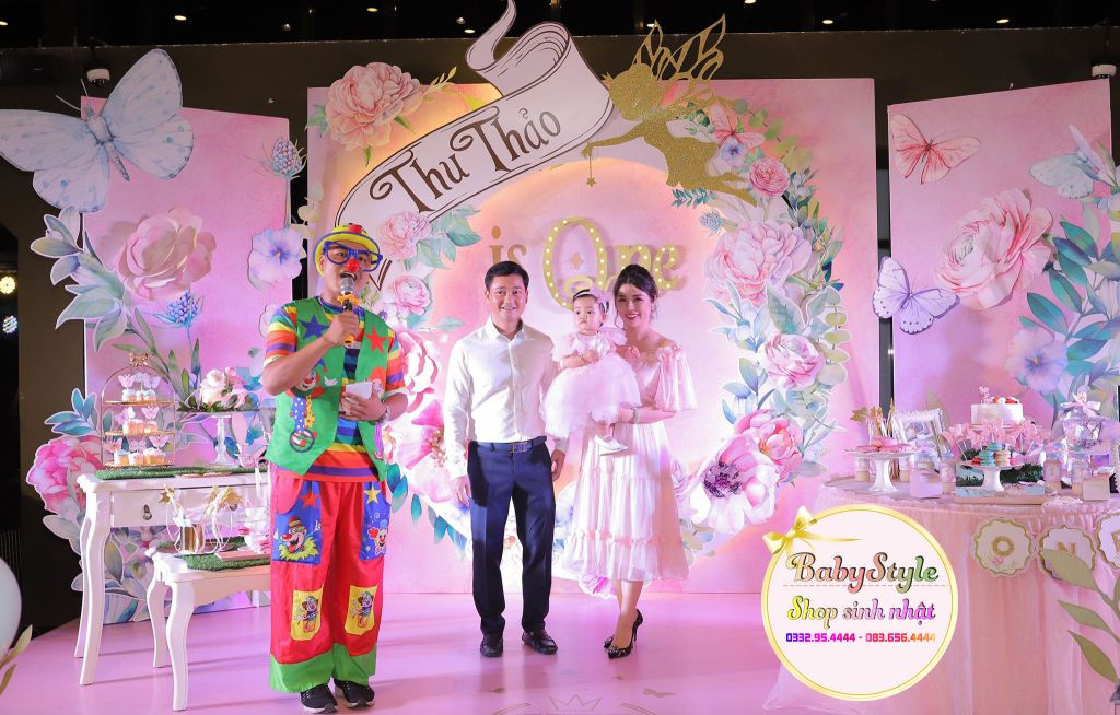 Ảnh gia đình hạnh phúc trong tiệc sinh nhật của con