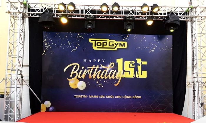 Backdrop sinh nhật công ty khung tròn sang trọng với bóng bay nghệ thuật