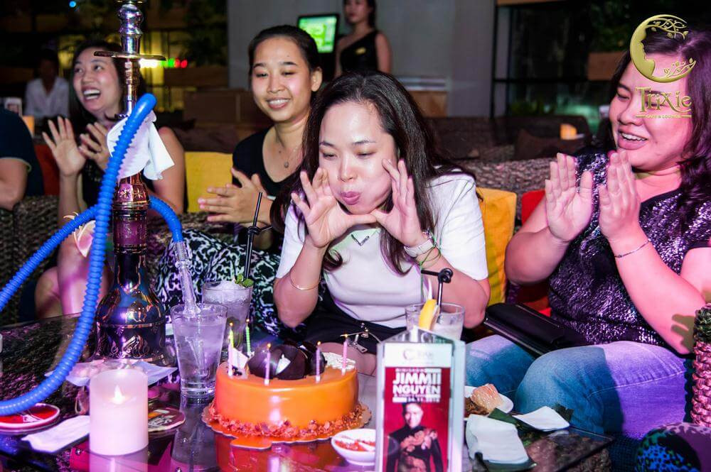 Bàn tay mẹ và con, tượng trưng cho tình yêu thương và lời chúc sinh nhật dài dành cho mẹ