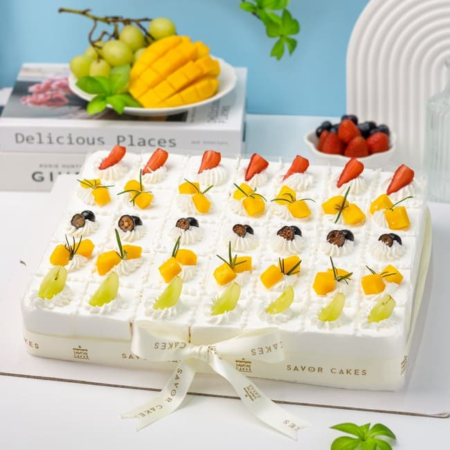 Bảng hiệu Savor Cake, tiệm bánh ngọt nổi tiếng với các mẫu bánh tài xỉu chất lượng