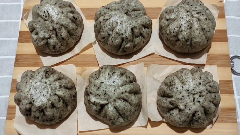 Bánh bao mè đen