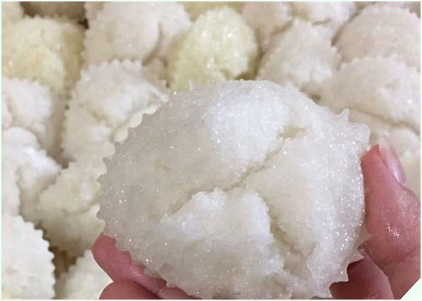 Bánh bò làm từ bột mì nở bông, xốp mềm đầy hấp dẫn