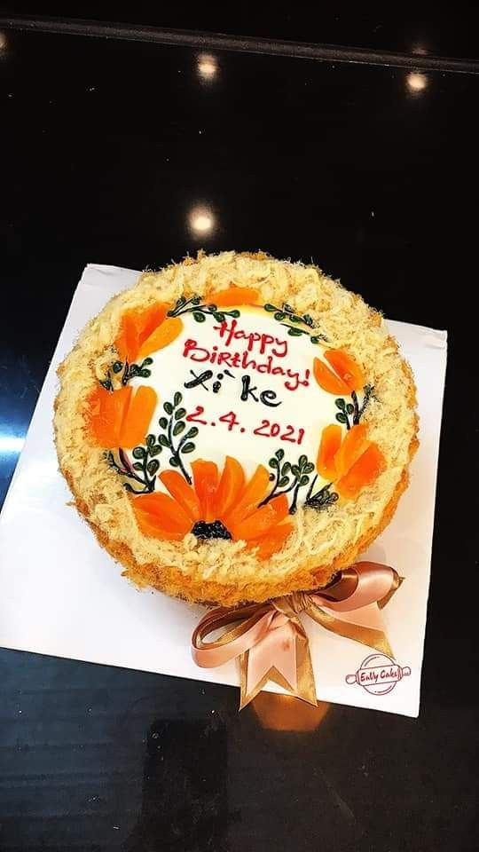 Bánh bông lan trứng muối sinh nhật đẹp mắt với trang trí tinh tế