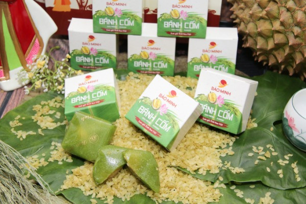 Bánh cốm thành phẩm với màu xanh tự nhiên và độ dẻo thơm hấp dẫn