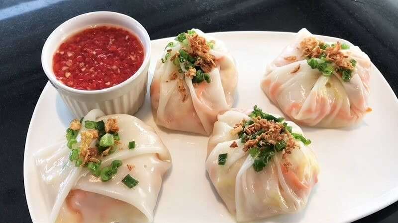 Bánh đùm miền Tây từ bột gạo, nhìn giống hoành thánh
