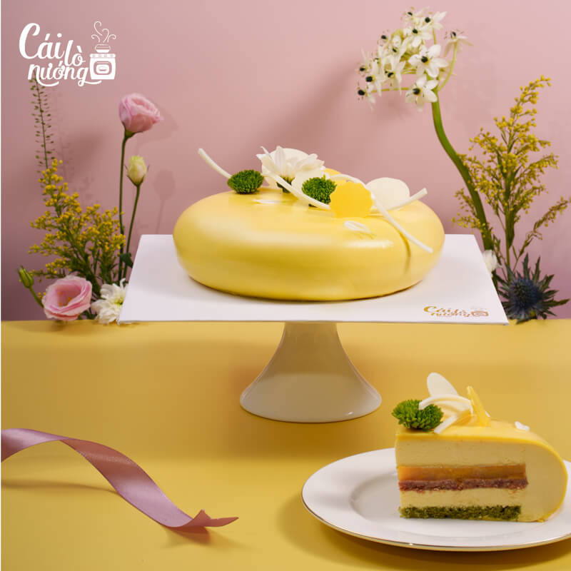 Bánh Entremet Thanh Trà Happy Sunrise sang trọng với lớp gương bóng bẩy