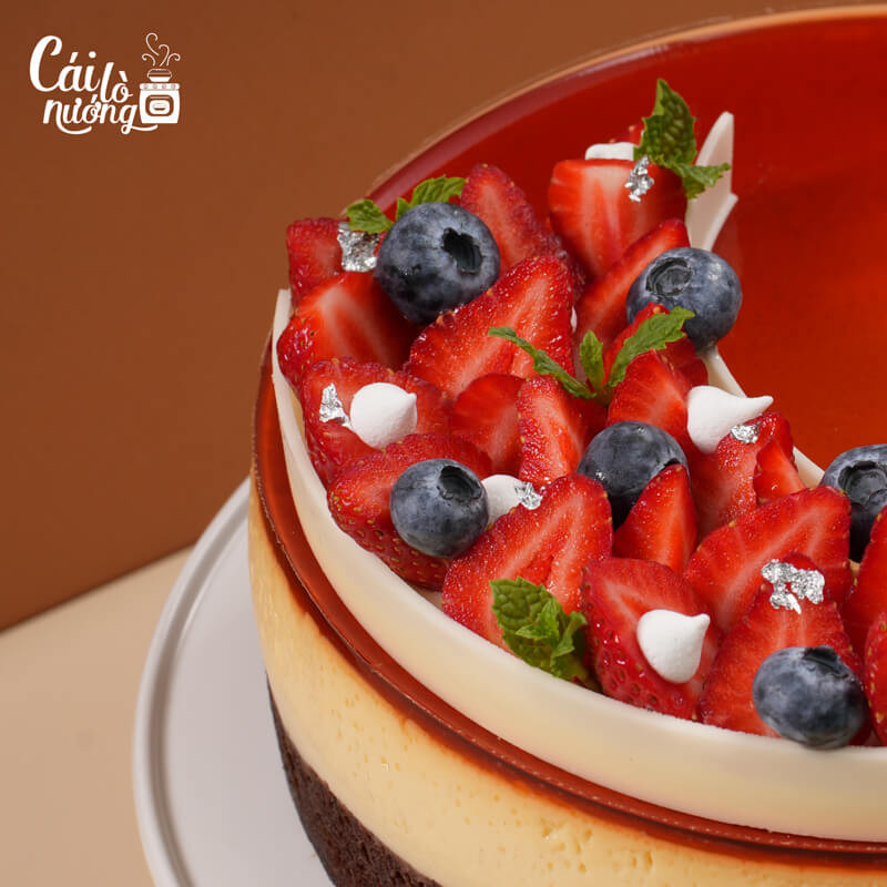 Bánh Flan Gato Berry Mix kết hợp nhiều loại quả mọng tươi, một lựa chọn bánh sinh nhật hoa quả đẹp và hấp dẫn
