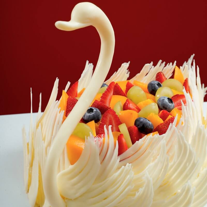 Bánh kem bắp Pretty Swan với hình thiên nga duyên dáng, phù hợp bé gái 12 tuổi