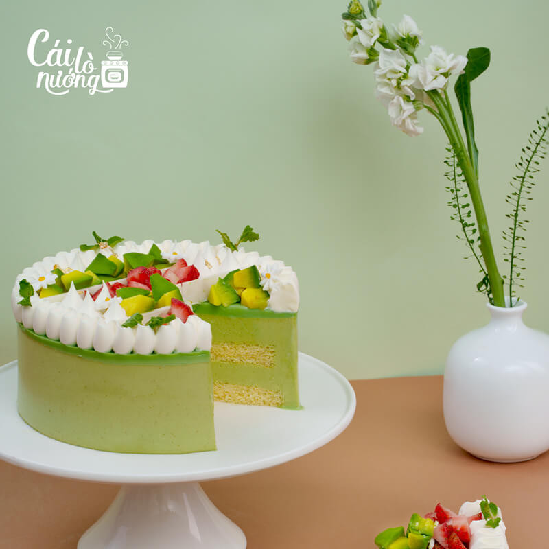 Bánh kem mousse bơ dâu tây với lời chúc sinh nhật cá nhân hóa
