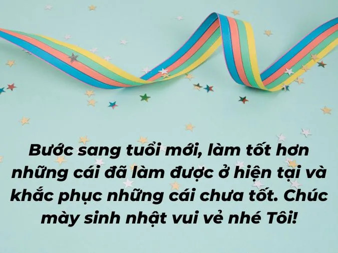 Bánh kem sinh nhật 30 tuổi với nến và hoa, biểu tượng cho lời tự chúc tuổi 30 đầy hy vọng